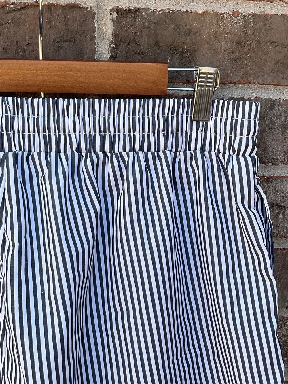 Take 50% OFF-Women’s Gray and White Striped Elastic Waist Shorts, Size-2XL